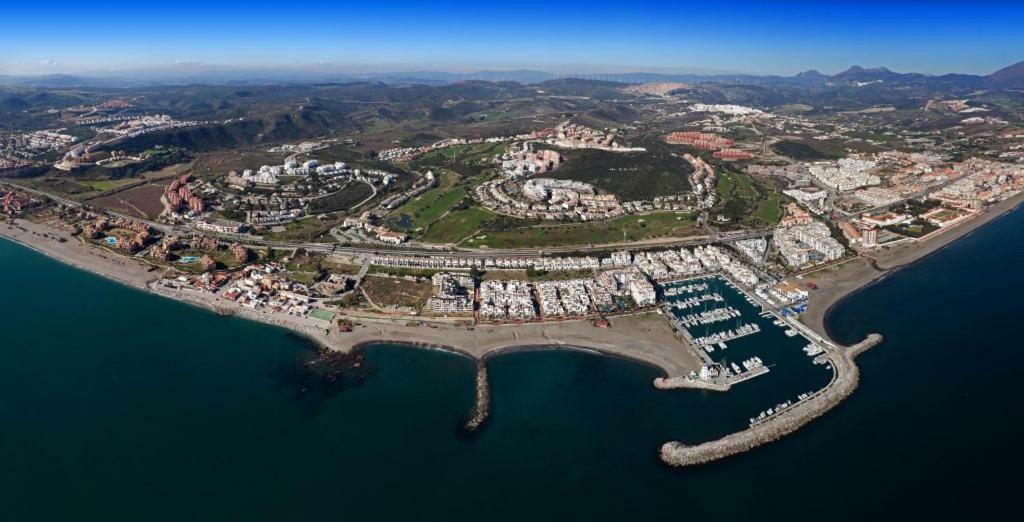 Beach Apartment Marina Duquesa مانيلفا المظهر الخارجي الصورة
