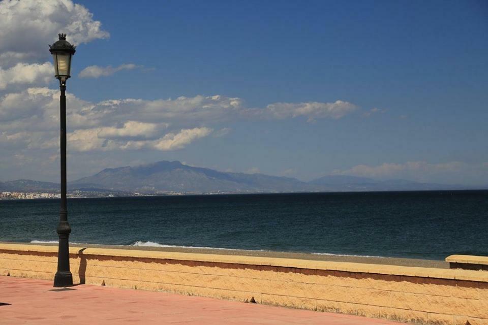 Beach Apartment Marina Duquesa مانيلفا المظهر الخارجي الصورة